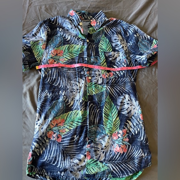 IZOD Saltwater Relaxed Classics Hawaiian Shirt | Size Small - Picture 7 of 8